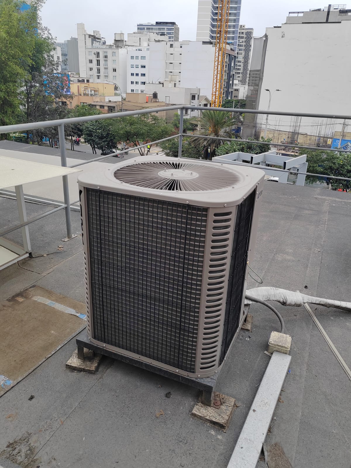 Instalación Split decorativa de expansión directa