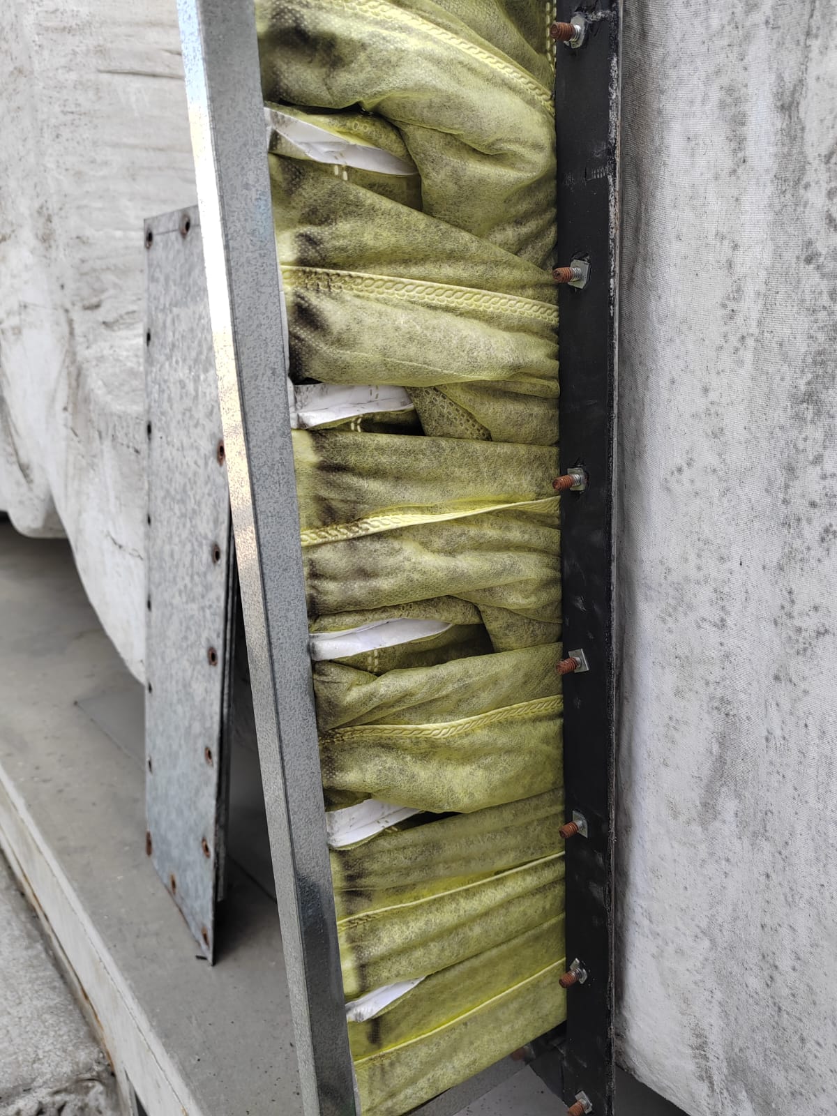Suministro e instalación de filtro de bolsa