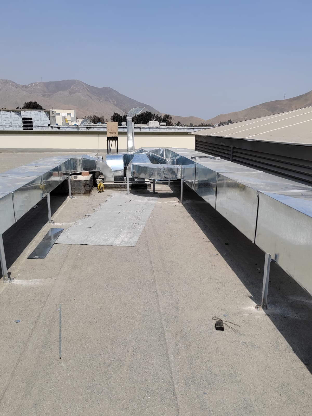 Instalación de ductos de plancha galvanizada de Hvac